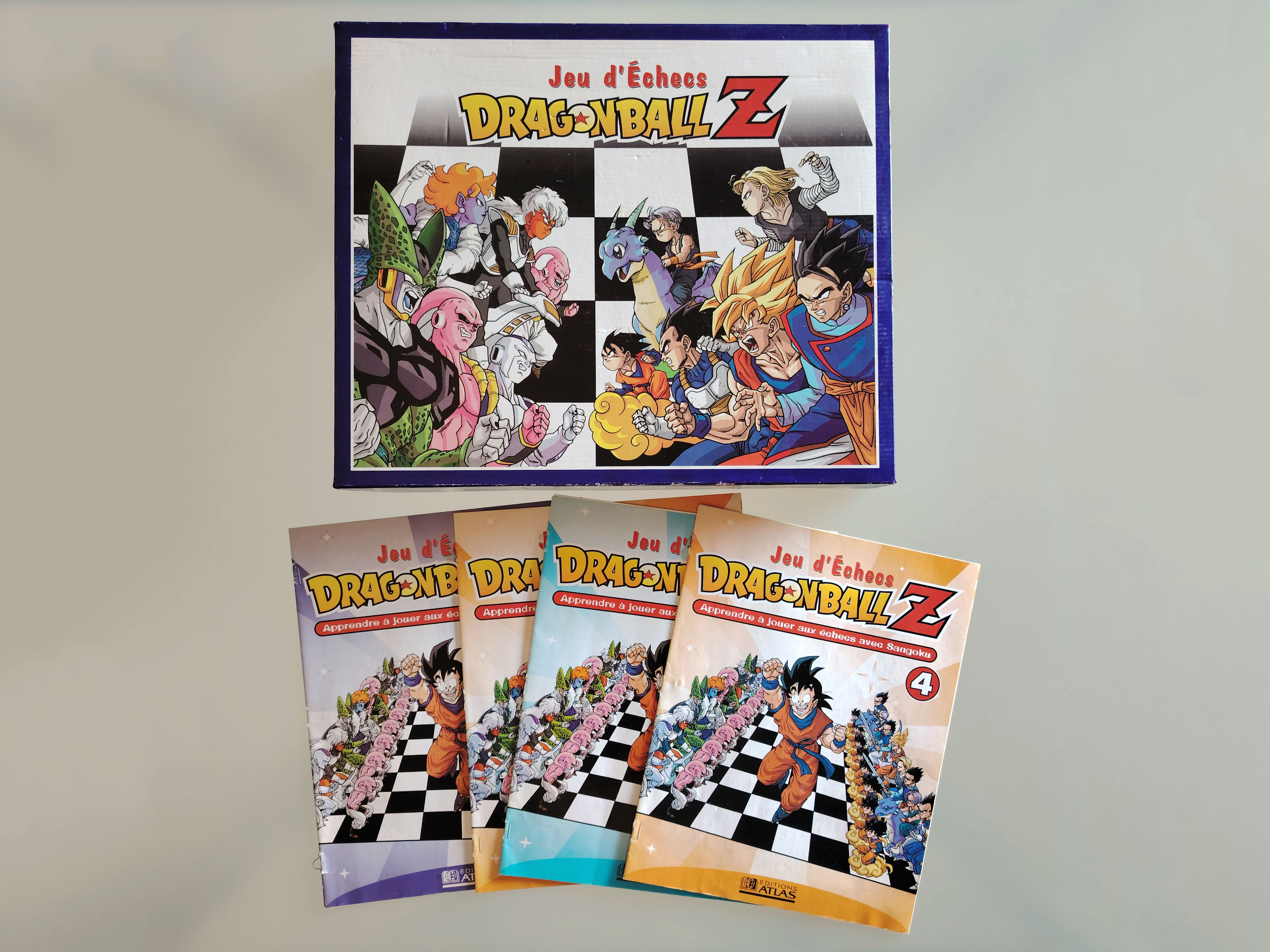 Dragon Ball Z Chess Set with 4 Booklets, Editions Atlas (1999-2000)